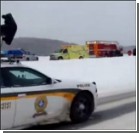 В заснеженной Канаде десятки ДТП: на одном из шоссе столкнулись 47 машин. Видео