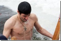 Футболисты «Урала» начали тренировку с крещенских купаний