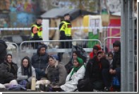 Шведские полицейские убежали от толпы мигрантов 