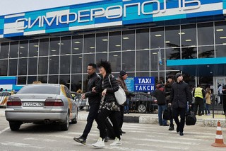 Работа крымского аэропорта существенно осложнилась из-за непогоды