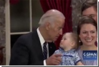 Малышка из семьи республиканца увернулась от поцелуя вице-президента США