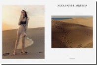 Alexander McQueen оставил полураздетую модель в песчаных дюнах