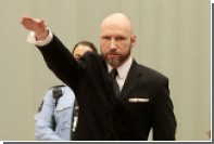 Брейвик в суде вскинул руку в нацистском приветствии