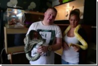 Любитель змей подарил восьмимесячной дочке скромного питона
