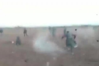 Террористы на бронетранспортере передавили сирийских солдат