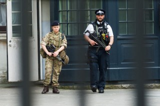 Влюбленных друг в друга террористов осудили в Великобритании