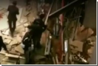 Обрушение балкона с десятками людей в Джакарте попало на видео