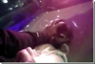 В США наказали запустившего руки в нижнее белье американки полицейского