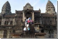 Французских туристов в Камбодже задержали за фото голышом в храме