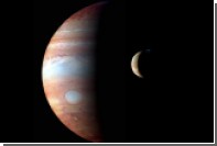 Получены редчайшие снимки прохождения трех спутников Юпитера по его диску