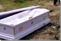 Ганские гробовщики во время похорон забрали труп в качестве залога