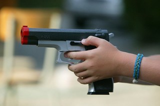 Американские полицейские приготовились к подставам с игрушечными пистолетами