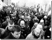 Антифашисты заплевали эсэсовцев на марше в Риге