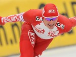 Конькобежец Скобрев завоевал серебро на 5000 метров
