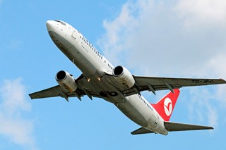Пилотам норвежской авиакомпании запретят оставаться одним в кабине