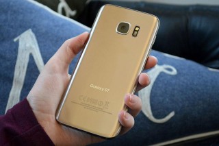 Samsung:     Galaxy S7  Galaxy S7 edge     100 000