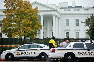 Мужчину с рюкзаком задержали у входа в Белый дом