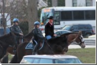 Новый глава МВД США прибыл на работу в костюме ковбоя верхом на коне