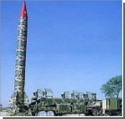 Баллистическая ракета КНДР переведена в стартовое положение