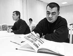 Мигрантов обязали сдавать экзамены по русскому языку