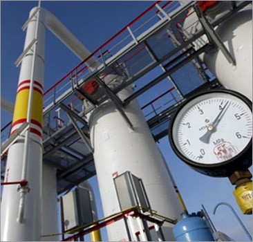 Яценюк: В украинских хранилищах не хватает 15 млрд кубометров газа