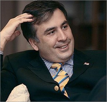 Саакашвили потратил бюджетные деньги на уколы ботокса и портрет голой актрисы