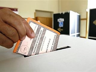 Exit-polls: итальянцы на референдуме отвергли проект реформы конституции, разработанный кабинетом Берлускони