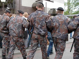 В Минске милиция не позволила оппозиции провести акцию у посольства России