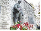 Власти Таллина не стали переносить памятник Воину-освободителю, установленный в центре города