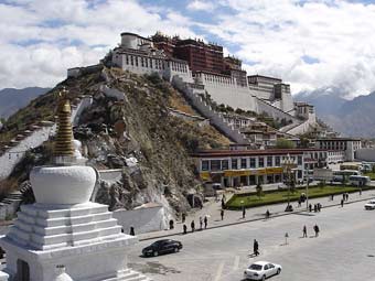 Тибет открыли для иностранных туристов