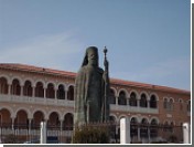 Киприоты заменят бронзового архиепископа на мраморного