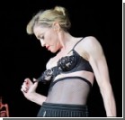 Мадонна показала фанатам грудь. Фото, видео