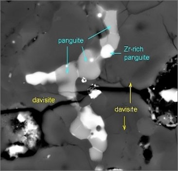 Неизвестный минерал обнаружен в древнейшем метеорите