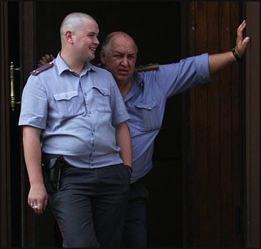 Украинские милиционеры попались на сбыте наркотиков