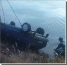 В Черниговской области машина сорвалась с обрыва и утонула: три человека погибли