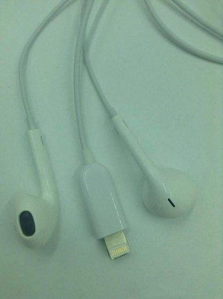      Lightning- Apple EarPods  iPhone 7