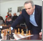 Каспаров возвращается в шахматы, чтобы бороться за пост главы ФИДЕ