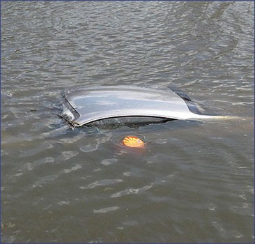 В Десне утонул автомобиль с шестью пассажирами 