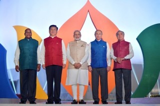 Лидеры стран БРИКС сфотографировались в индийских костюмах