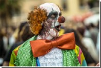 В Швеции неизвестный в маске клоуна напал с ножом на молодого человека
