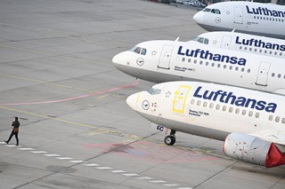 Lufthansa   900    