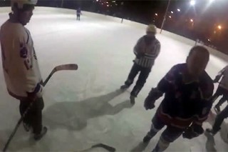 Хоккеист в Улан-Удэ избил судей клюшкой