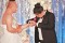В Китае жених надел свадебное платье из-за страха невесты показаться толстой